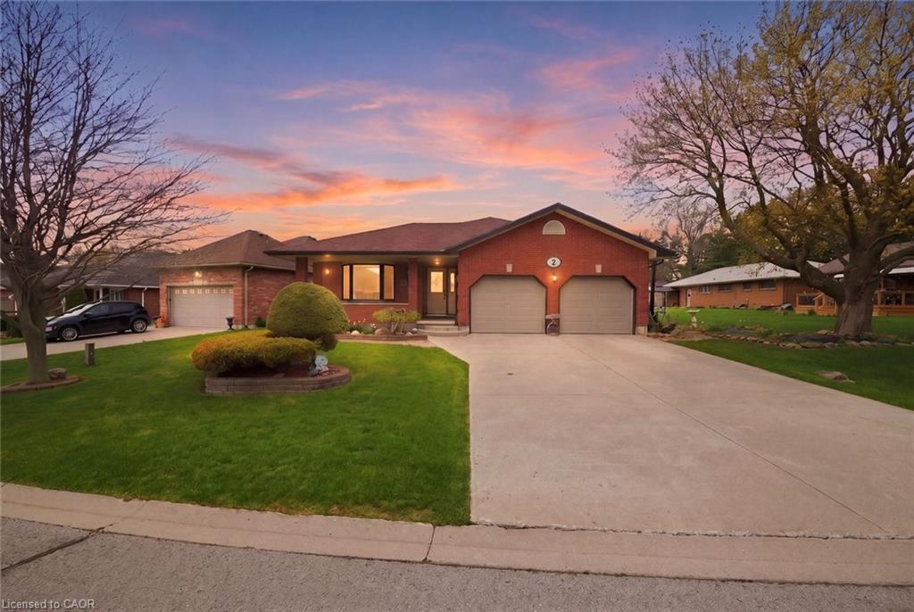 2-viola-court-delhi-ontario-40824459