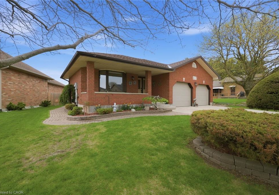 2-viola-court-delhi-ontario-40824459
