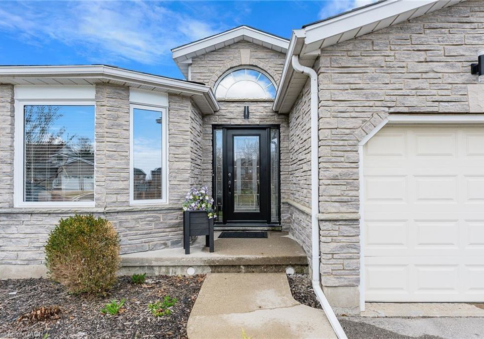 102-nathan-court-cambridge-ontario-40824465