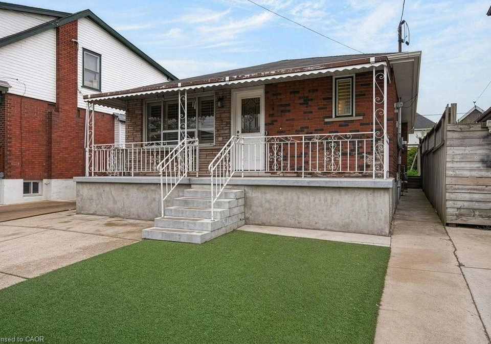 40-mayflower-avenue-hamilton-ontario-40824484