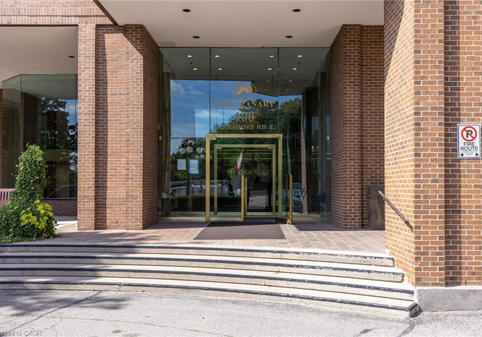 100-lakeshore-road-e-oakville-ontario-40824506