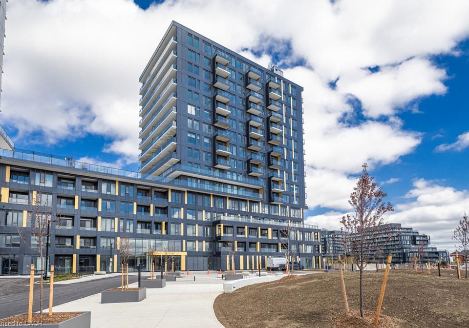 4878-powers-common-burlington-ontario-40824635