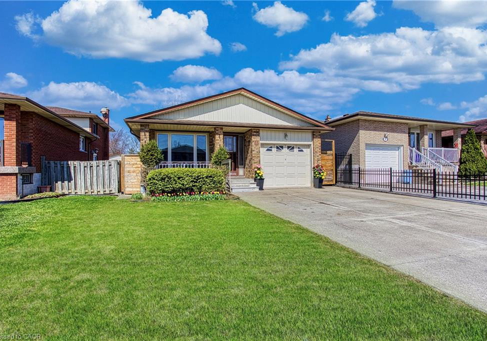 4-colgate-court-hamilton-ontario-40824685