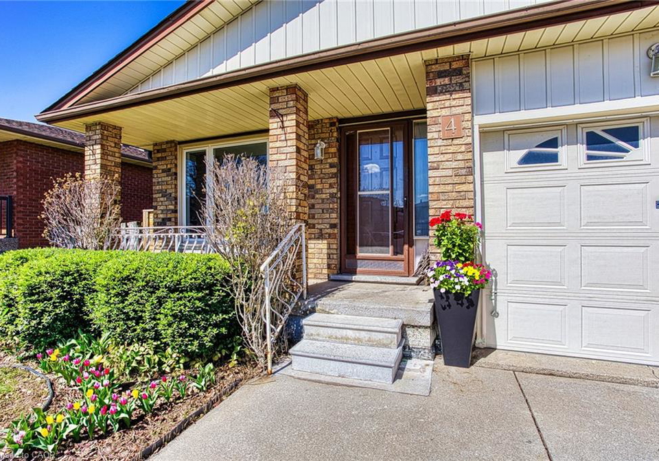 4-colgate-court-hamilton-ontario-40824685