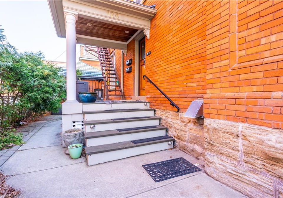 124-herkimer-street-hamilton-ontario-40824916