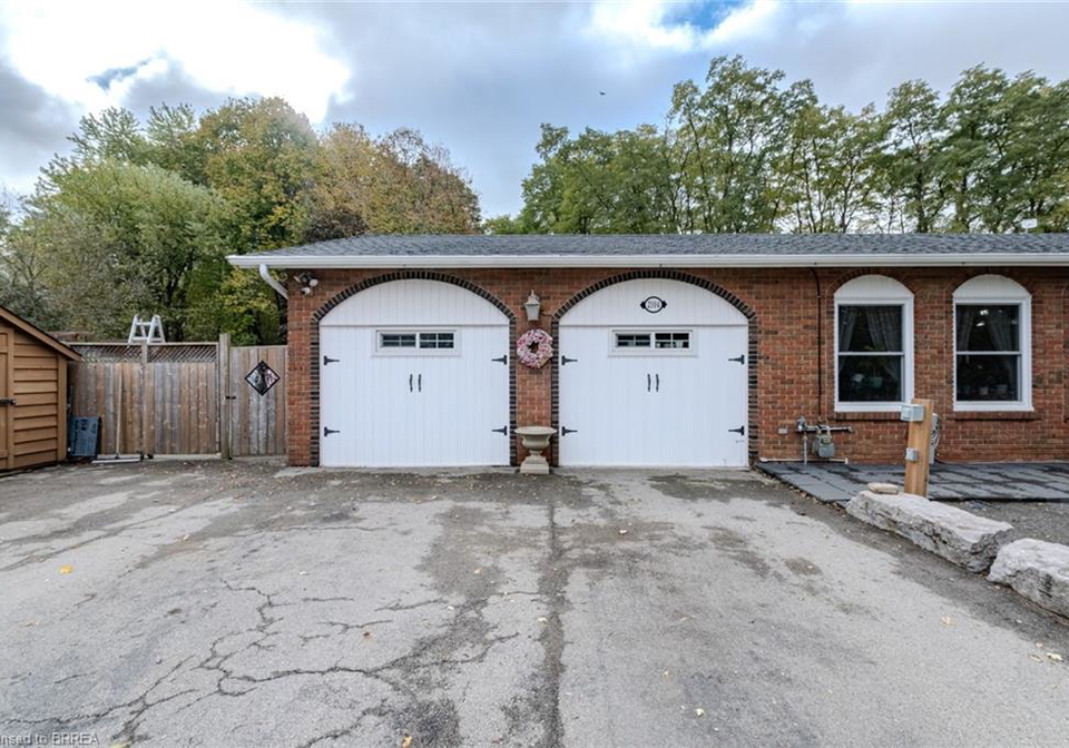 2104-governors-road-hamilton-ontario-40824974