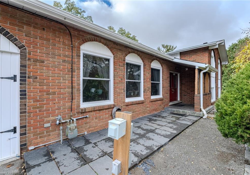 2104-governors-road-hamilton-ontario-40824974