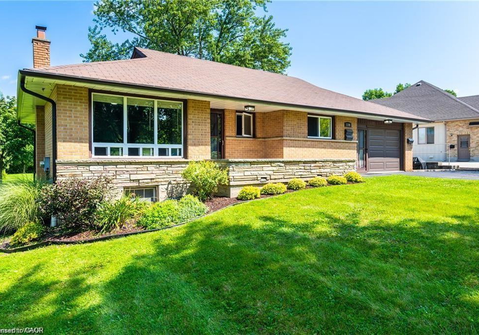 1398-doon-village-road-kitchener-ontario-40824985