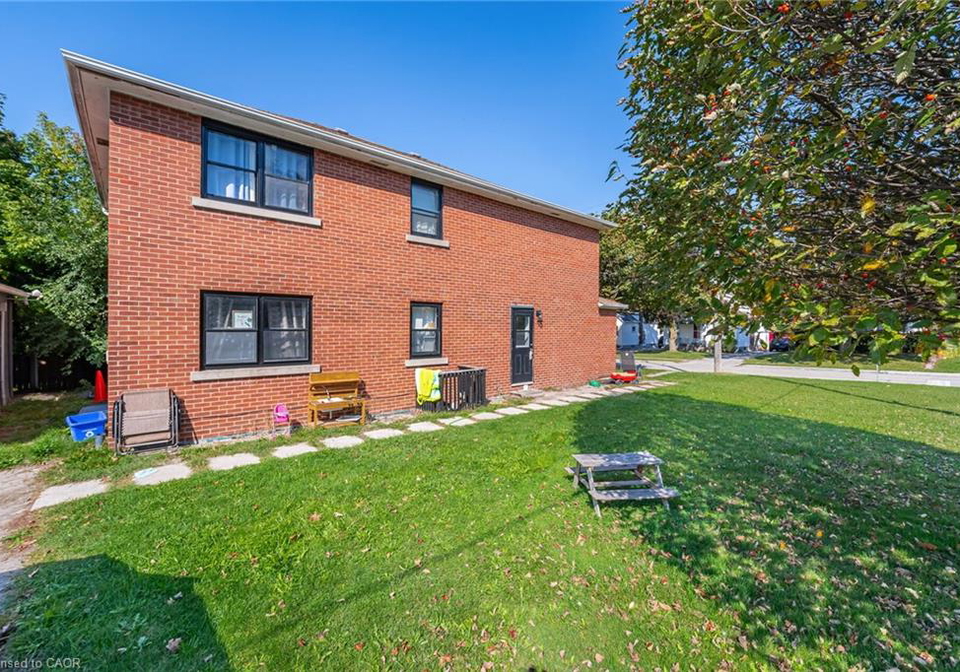 21-beverley-street-waterloo-ontario-40824992