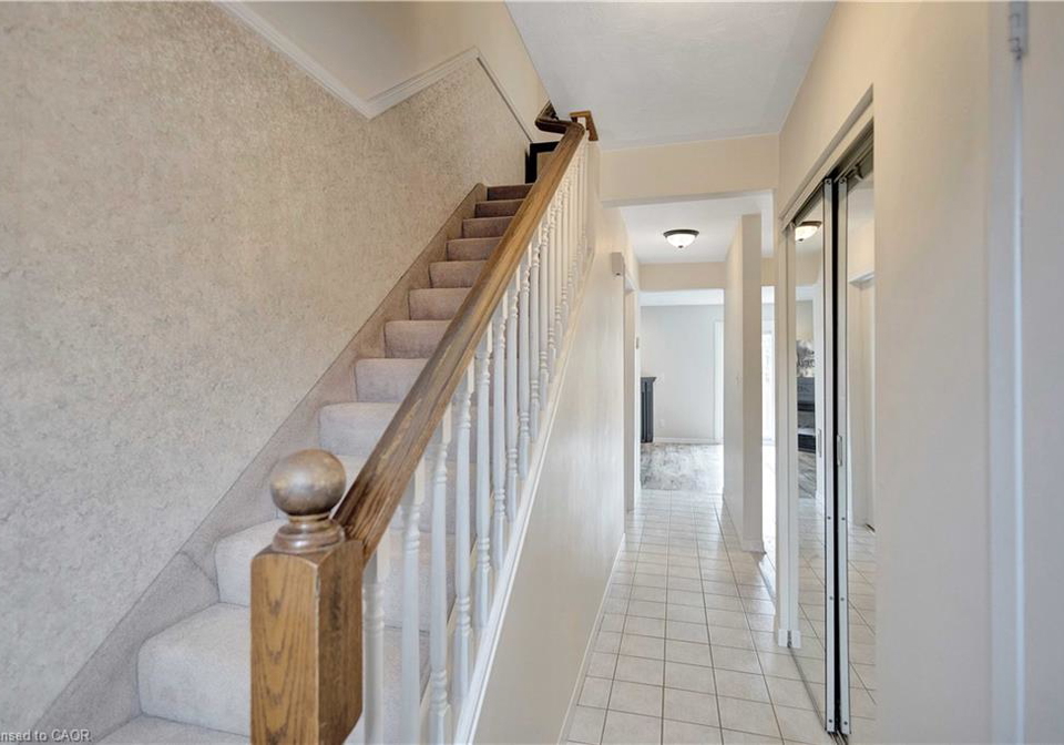 32-montclair-crescent-simcoe-ontario-40825070