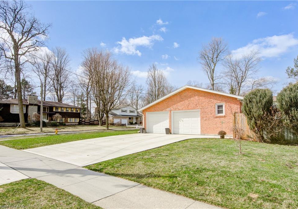 186-shuh-avenue-kitchener-ontario-40825252