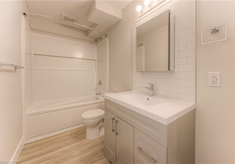 40-daniel-avenue-kitchener-ontario-40825351