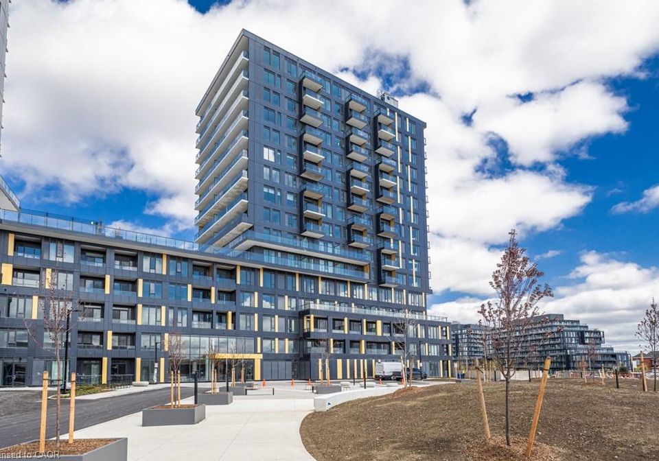 4878-powers-common-burlington-ontario-40825437
