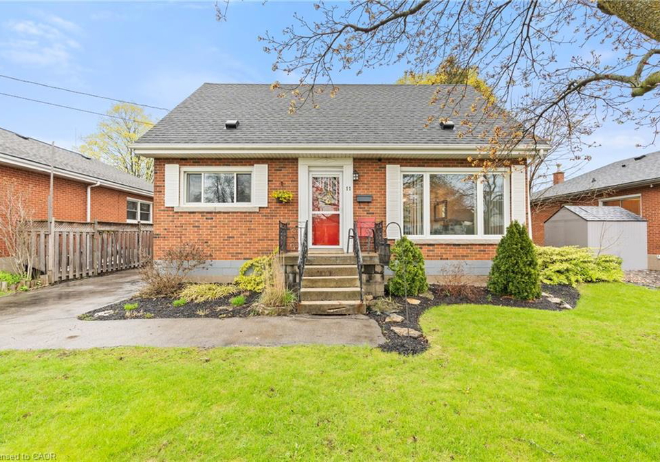 11-ferrara-street-hamilton-ontario-40825613