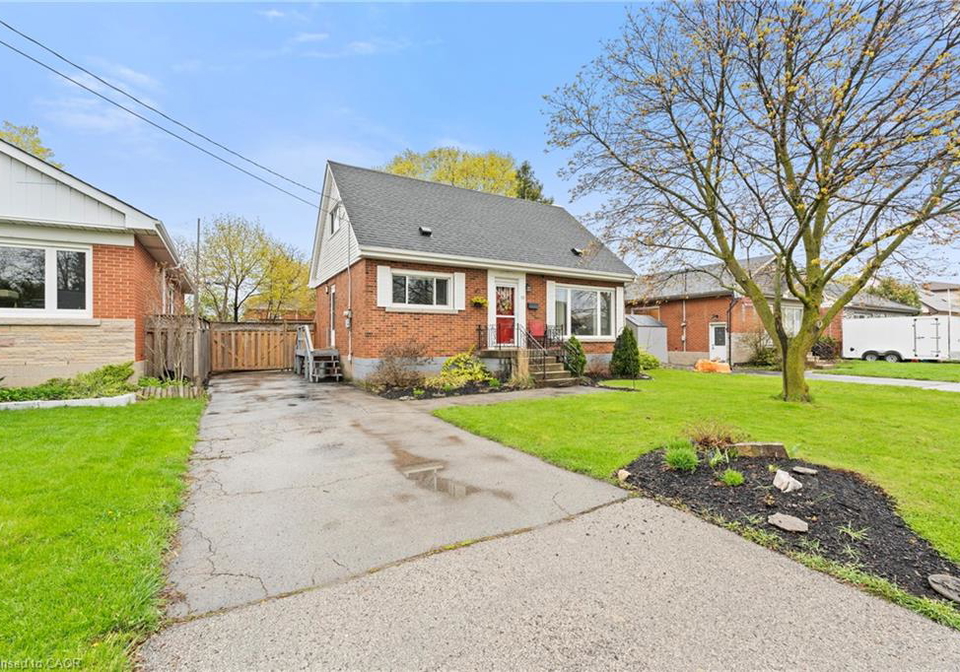 11-ferrara-street-hamilton-ontario-40825613