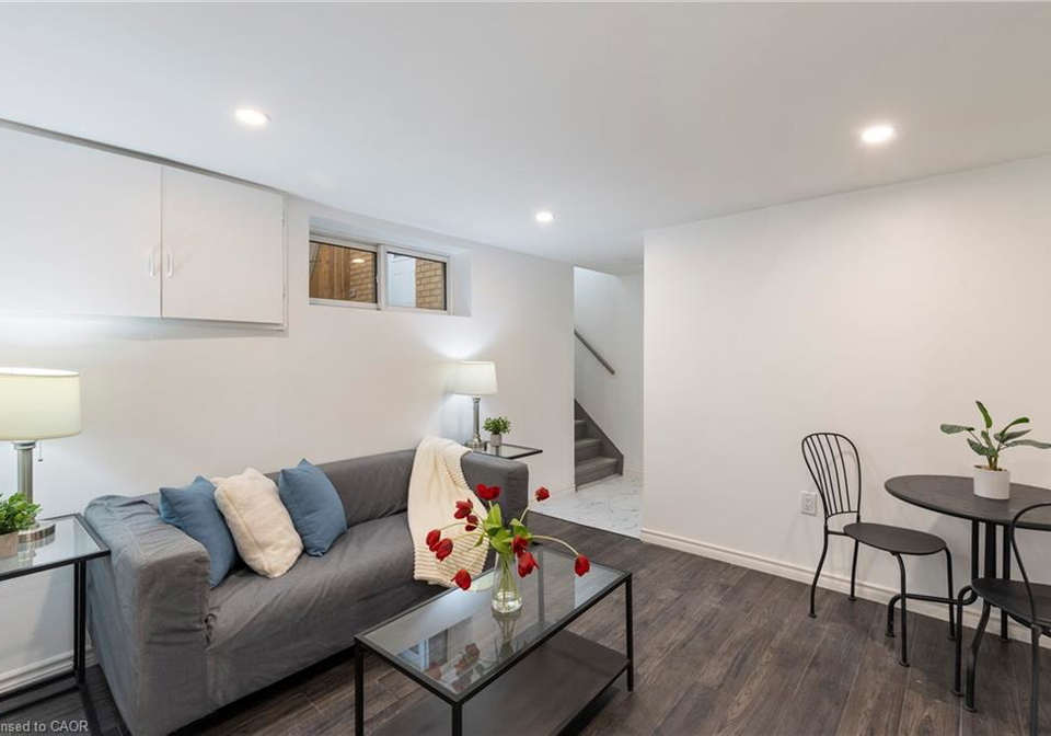 7-purdy-crescent-hamilton-ontario-40825852