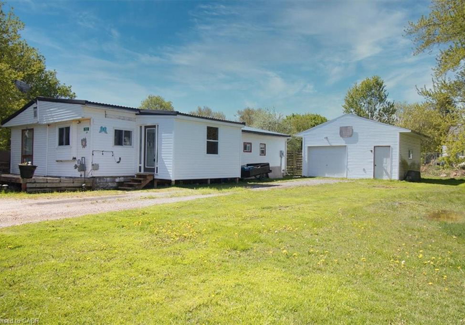 252-queen-street-highgate-ontario-40825902