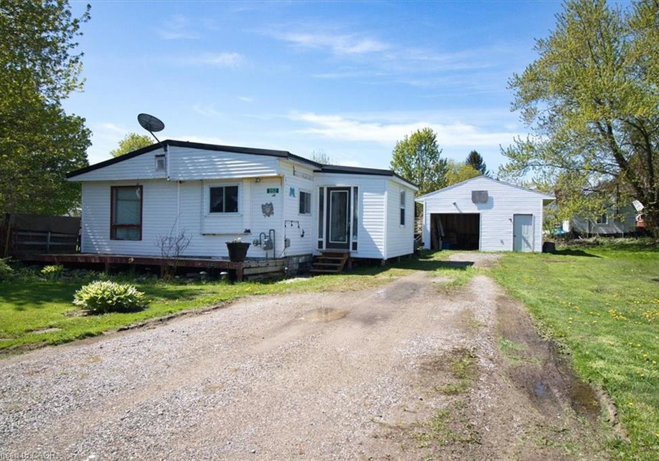 252-queen-street-highgate-ontario-40825902