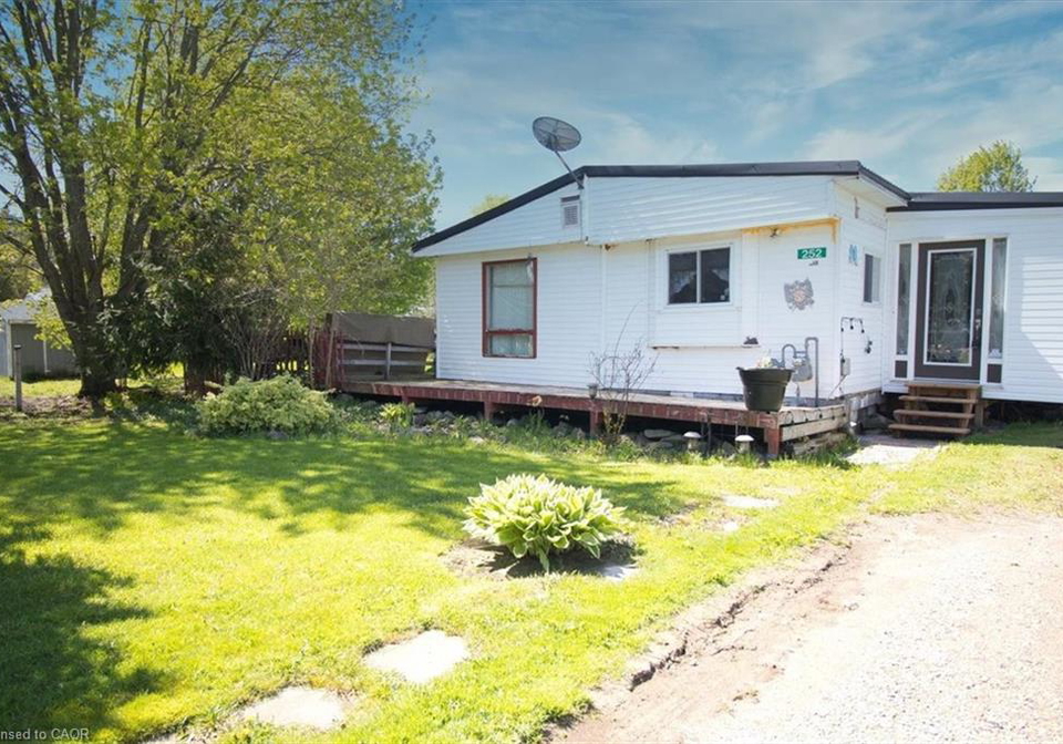 252-queen-street-highgate-ontario-40825902