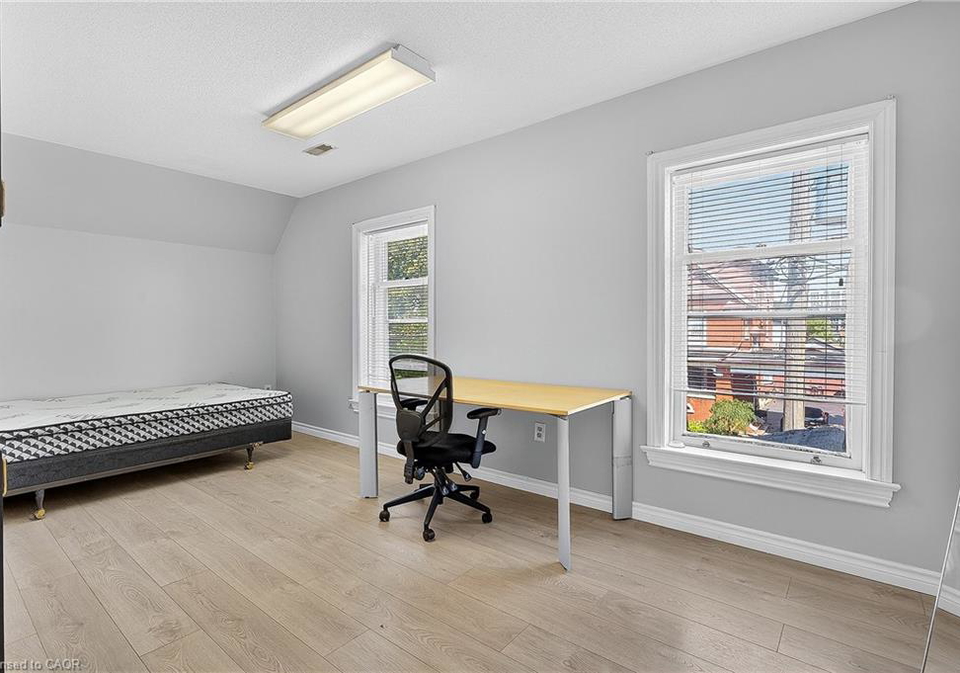 43-dupont-street-e-waterloo-ontario-40826103
