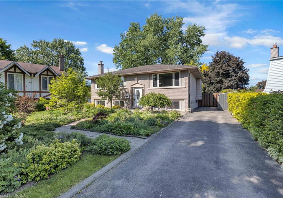 6-mitchell-court-brantford-ontario-40826191
