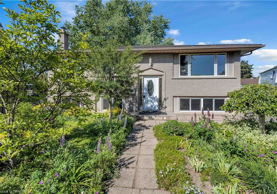 6-mitchell-court-brantford-ontario-40826191