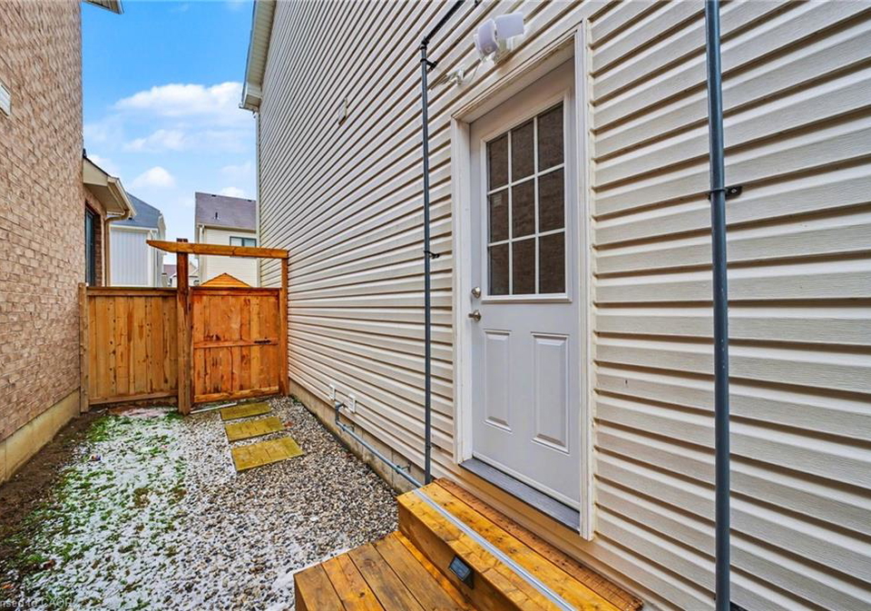 24-derby-drive-caledonia-ontario-40826216