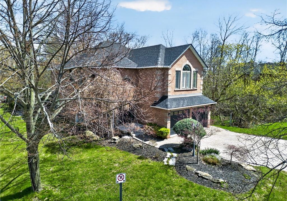 85-waterford-crescent-stoney-creek-ontario-40826375