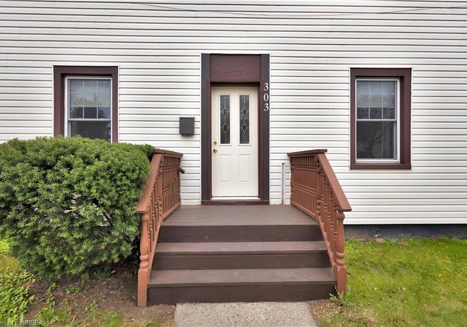 303-dalhousie-street-brantford-ontario-40826376
