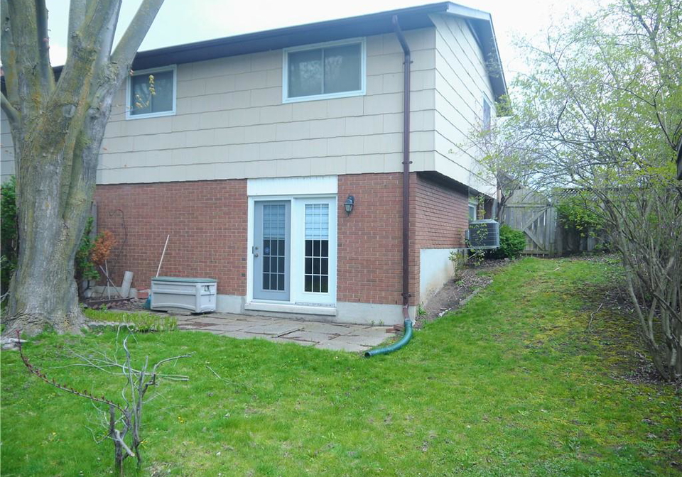 33-manor-drive-kitchener-ontario-40826474