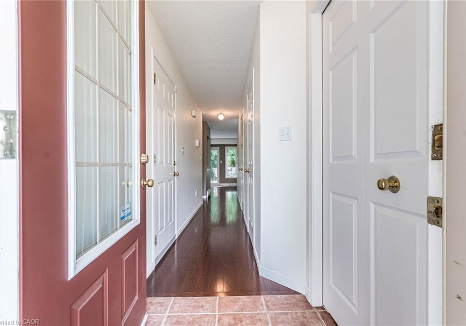 110-activa-avenue-kitchener-ontario-40826514