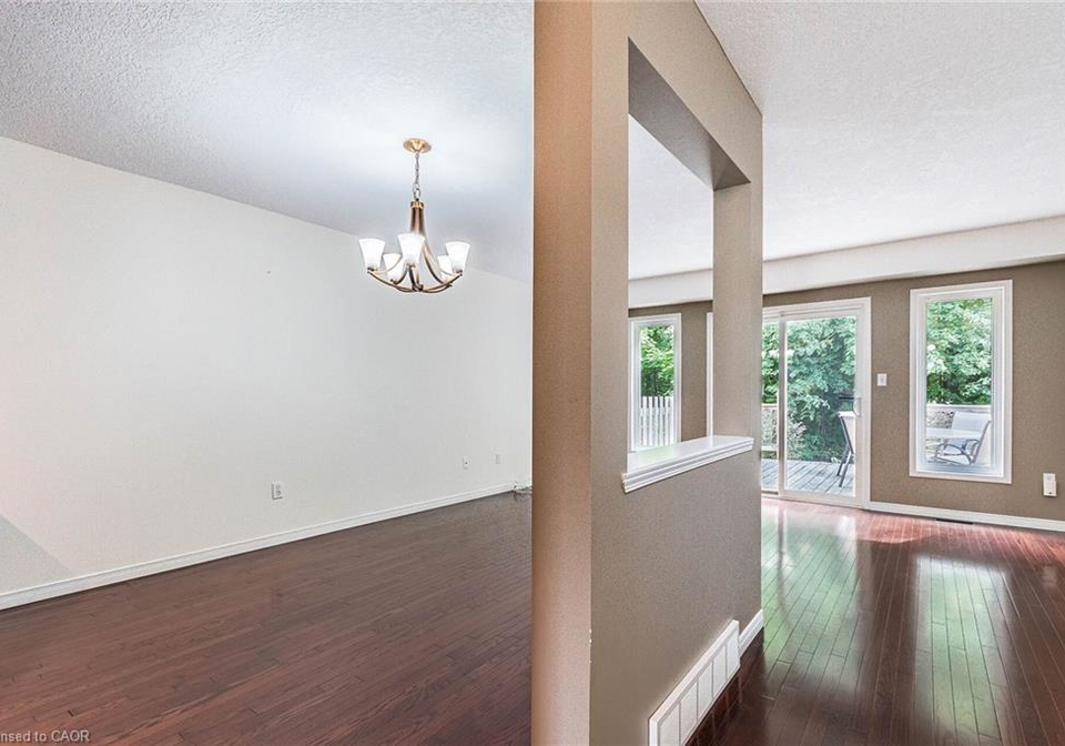 110-activa-avenue-kitchener-ontario-40826514