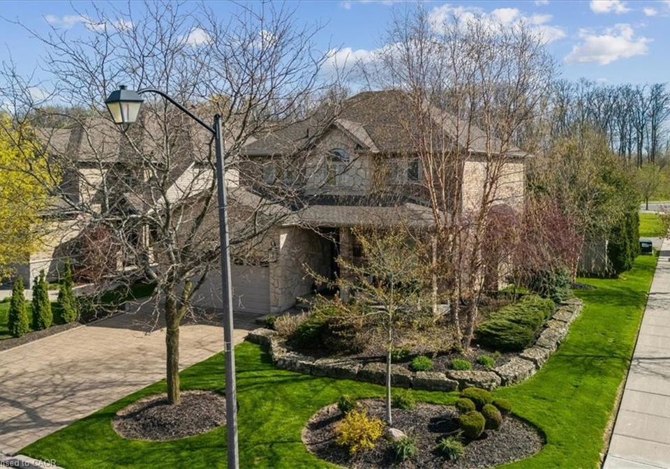 4-degrow-crescent-binbrook-ontario-40826543