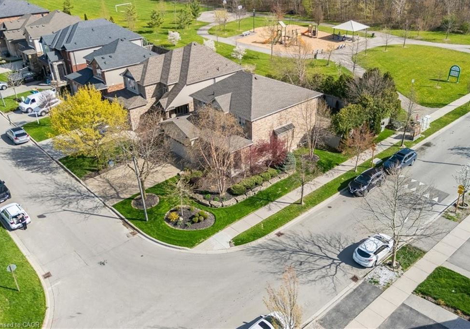 4-degrow-crescent-binbrook-ontario-40826543