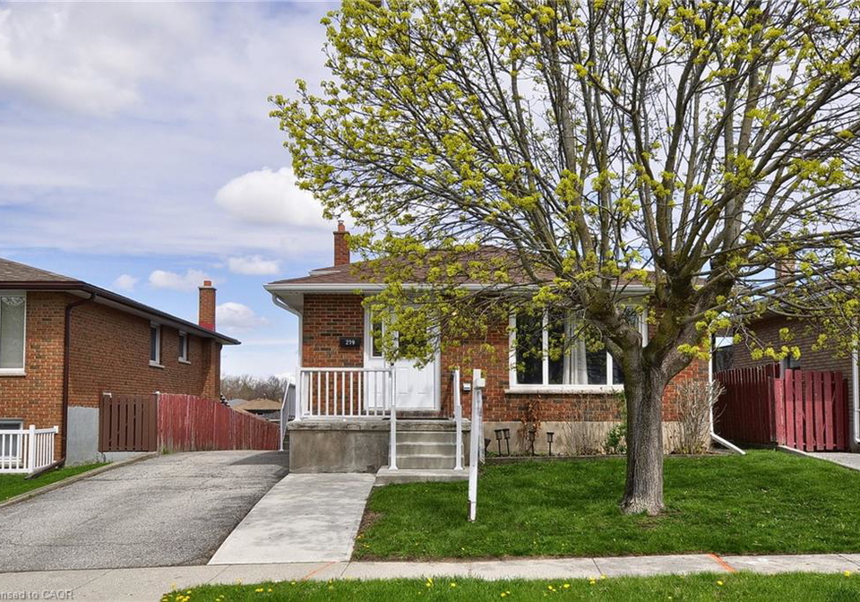 219-bakersfield-drive-cambridge-ontario-40826582