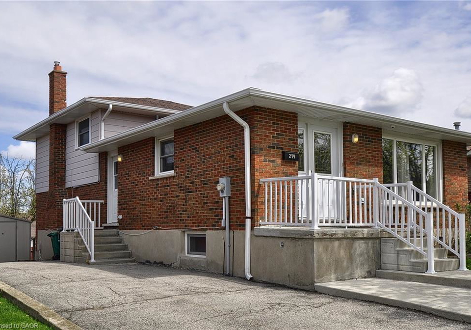 219-bakersfield-drive-cambridge-ontario-40826582
