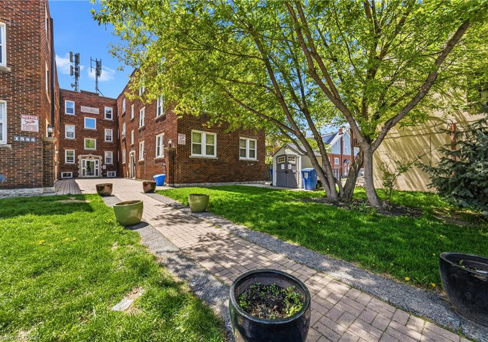 1544-king-street-e-hamilton-ontario-40826676