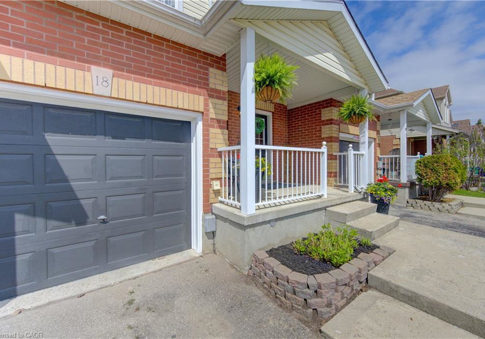 18-carriage-hill-trail-elmira-ontario-40826685