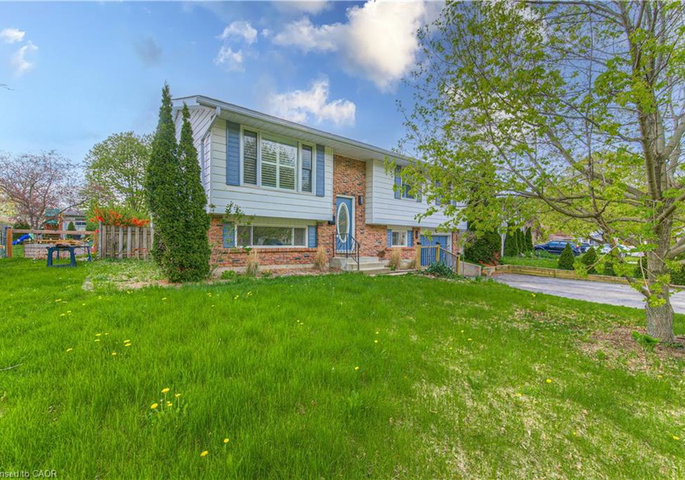 18-gilston-parkway-paris-ontario-40826694