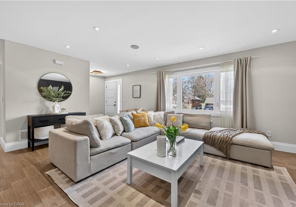 22-hazelwood-avenue-grimsby-ontario-40826796