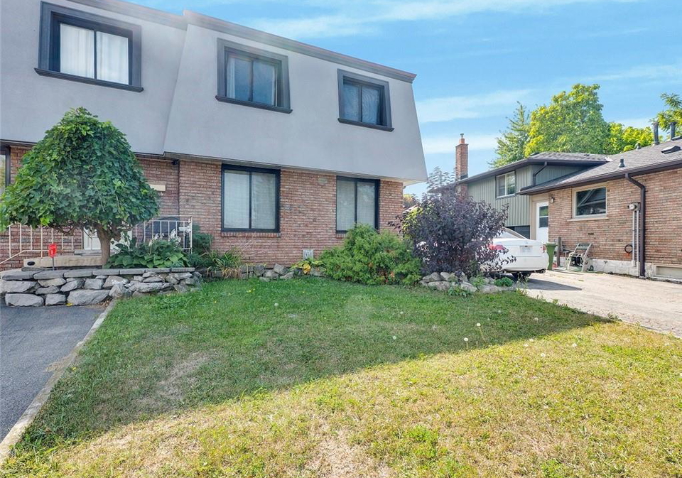 40-yeoville-court-hamilton-ontario-40826935