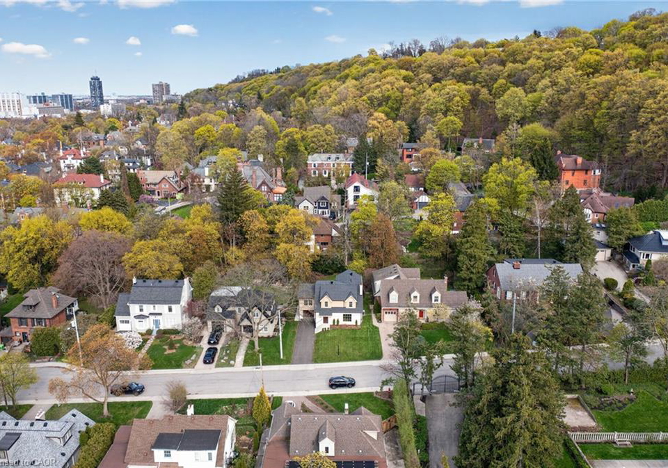 393-hess-street-s-hamilton-ontario-40826950