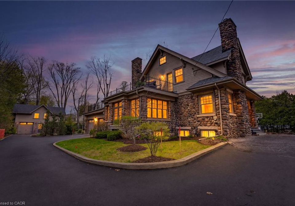 3083-lakeshore-road-burlington-ontario-40827007