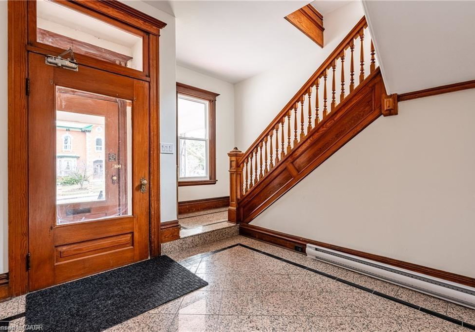 106-east-avenue-s-hamilton-ontario-40827055