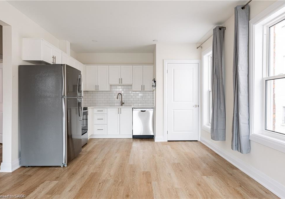 106-east-avenue-s-hamilton-ontario-40827055