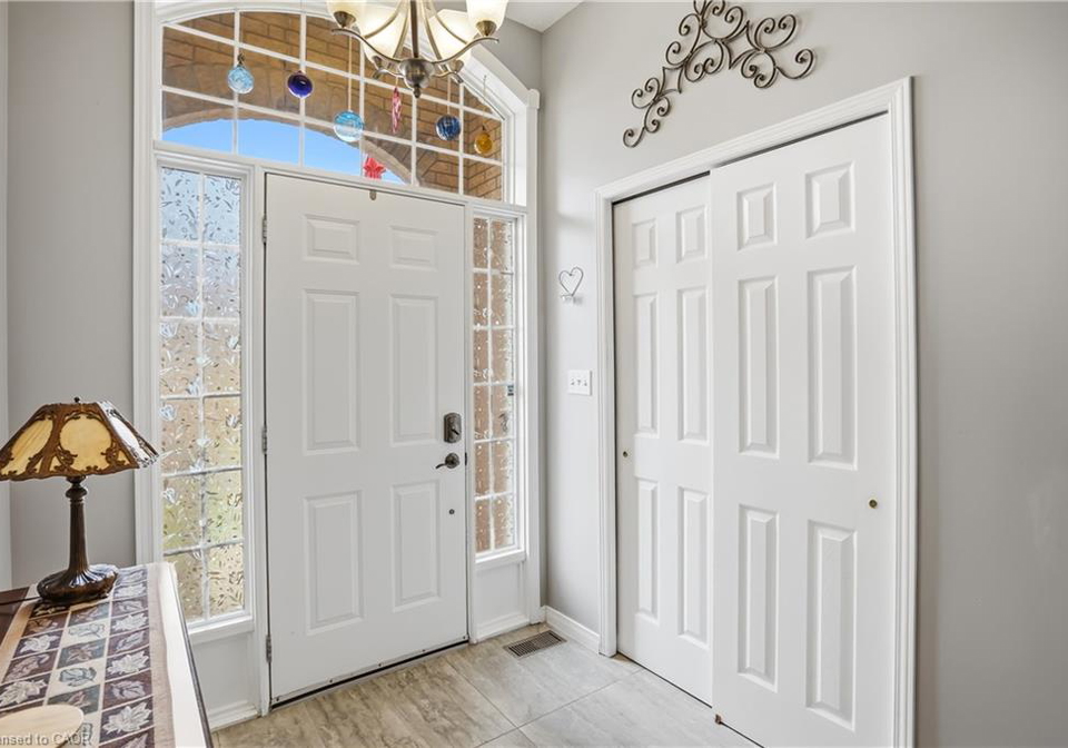 176-livingston-avenue-grimsby-ontario-40827061