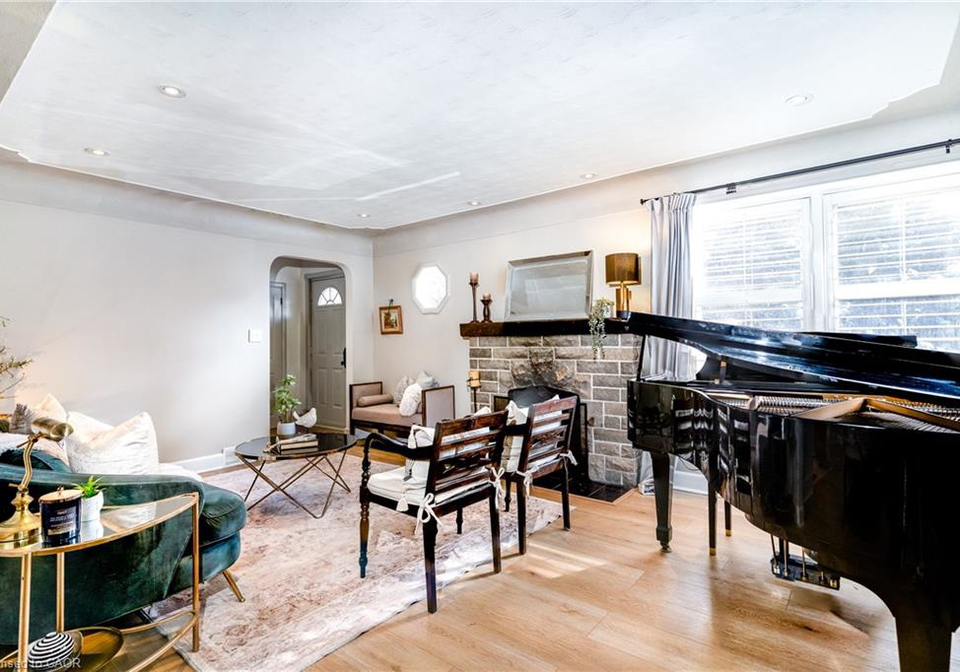 3-fallsview-road-hamilton-ontario-40827156