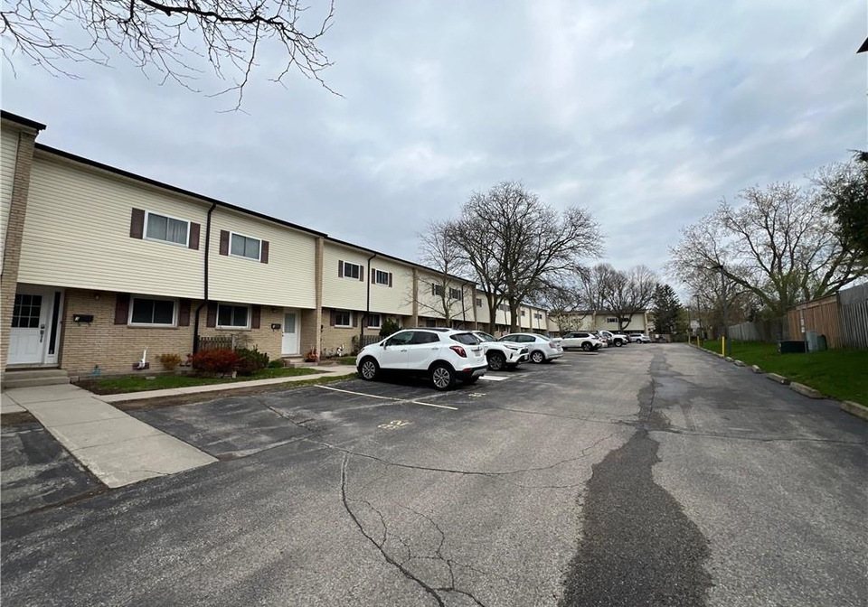 211-veronica-drive-kitchener-ontario-40827311