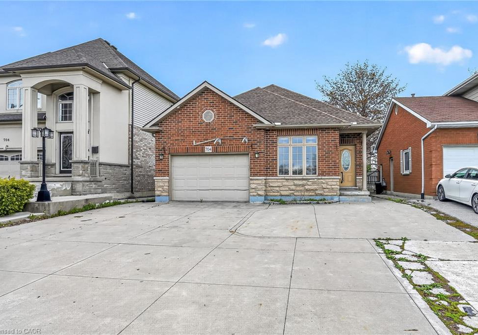 704-stone-church-road-e-hamilton-ontario-40827366