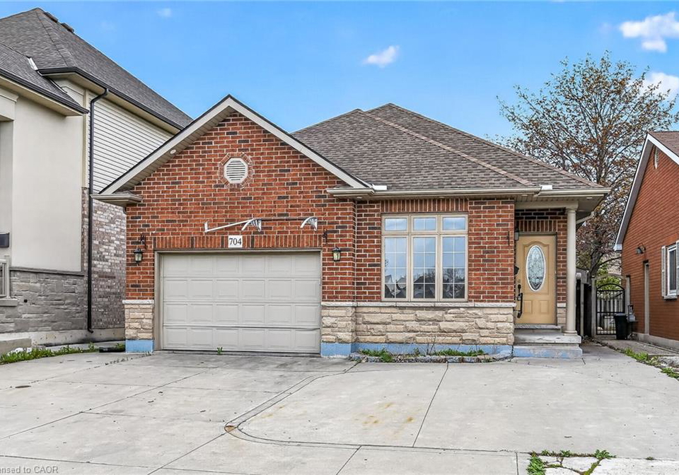 704-stone-church-road-e-hamilton-ontario-40827366